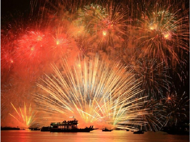 横浜海上花火大会・展望デッキ付き大型船観覧クルーズ ~ディナービュッフェ~【14735】