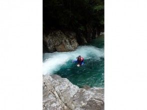 【長野・阿寺渓谷】日本に2番目にきれいな川で！キャニオニング体験 温泉入浴券付き♪