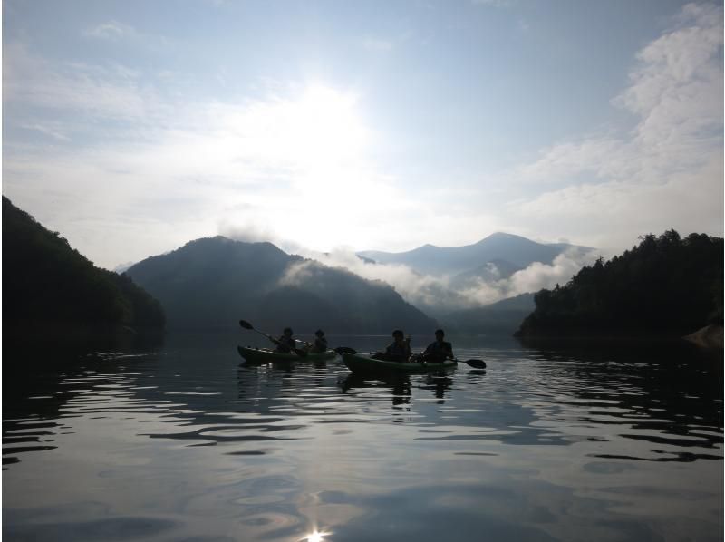 【AJ特典付】１日の中で最も美しい早朝の湖でカヌーツアー♪＊群馬・みなかみ