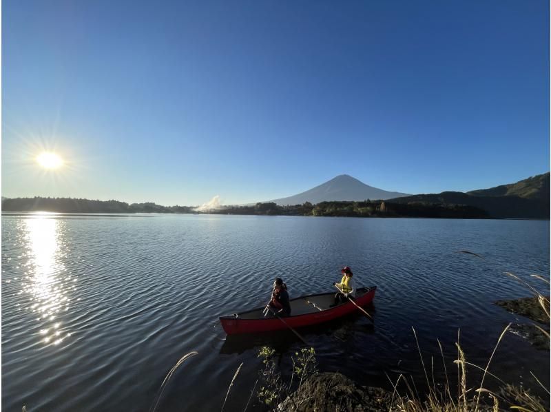 【山梨県・河口湖】紅葉狩りシーズン・濡れずに乗れる・河口湖カナディアン体験・90分早朝コース・カヌーでで湖上散歩＆思い出作りの旅の紹介画像