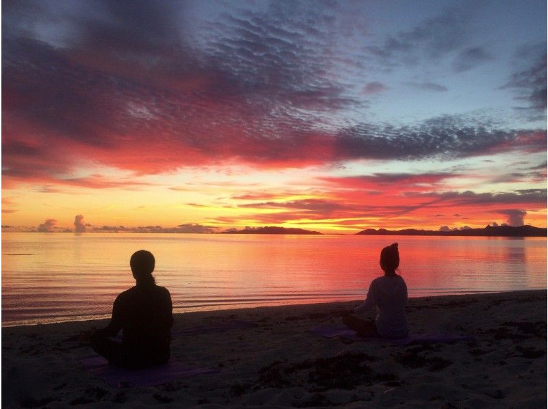 【沖縄・石垣島】貸切セミプライベートツアー リラックスビーチヨガ+ SUPクルーズ