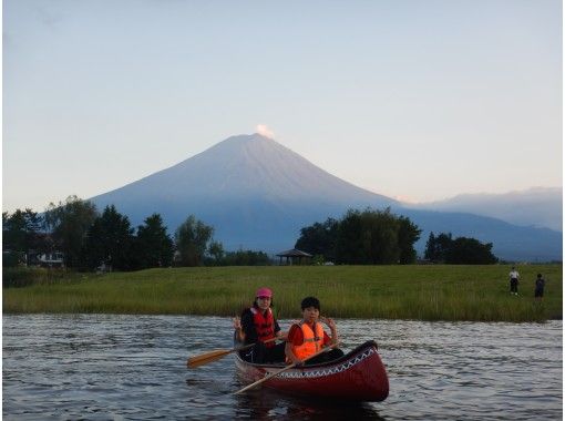 山梨県 河口湖 夕暮れカヌー体験 90分コース コロナでも安心 ３密を避けて外遊び カヌーで湖上散歩 思い出作りの旅 アクティビティジャパン