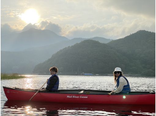 【山梨県・河口湖】春爛漫・濡れない河口湖カナディアンカヌー体験・サンセット90分コース・カヌーでで湖上散歩＆思い出作りの旅の画像