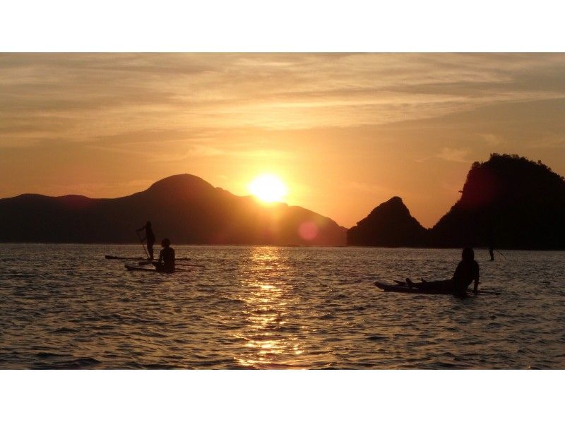 【沖縄・慶良間諸島・座間味島】感動の1日の締めくくり!SUPサンセットツアー