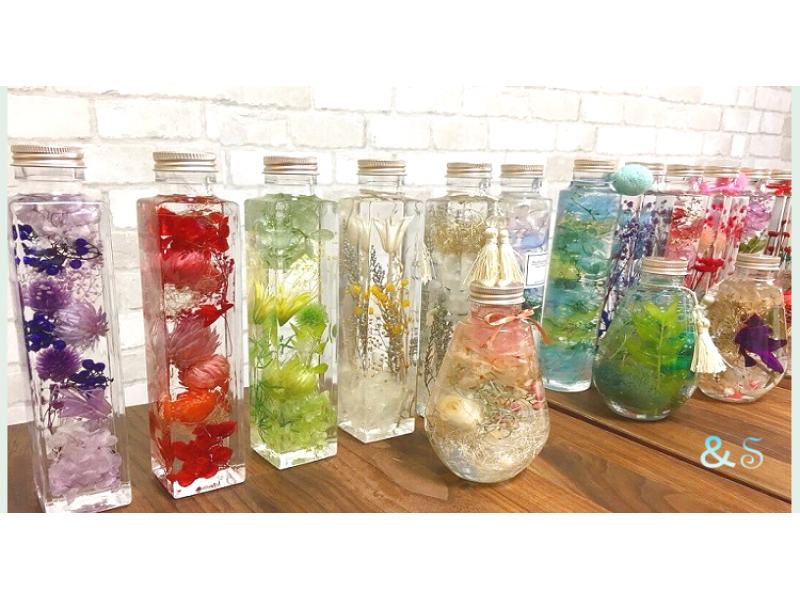 【東京・豊島区】100種類の中からお花の組み合わせは自由自在！ハーバリウム手作り体験【22230】