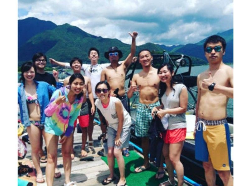 【山梨県　河口湖】　丁寧でわかりやすい！9割が立てるようになるウェイクボード体験