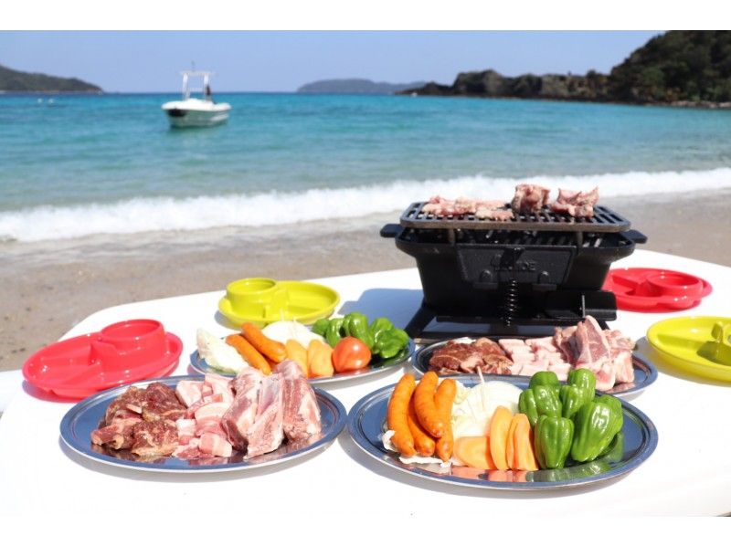 奄美北部で唯一船でしか行けない秘境のビーチでBBQ‼非日常が味わえる贅沢なプライベートBBQプラン
