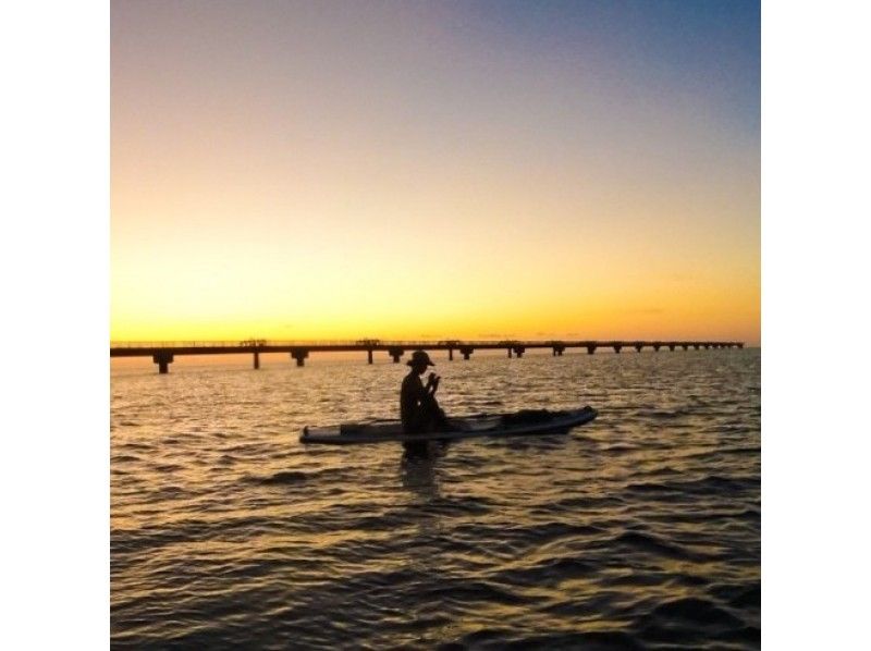 【沖縄・宮古島】魔法のように美しい時間♪ サップ体験サンセットクルージングコース