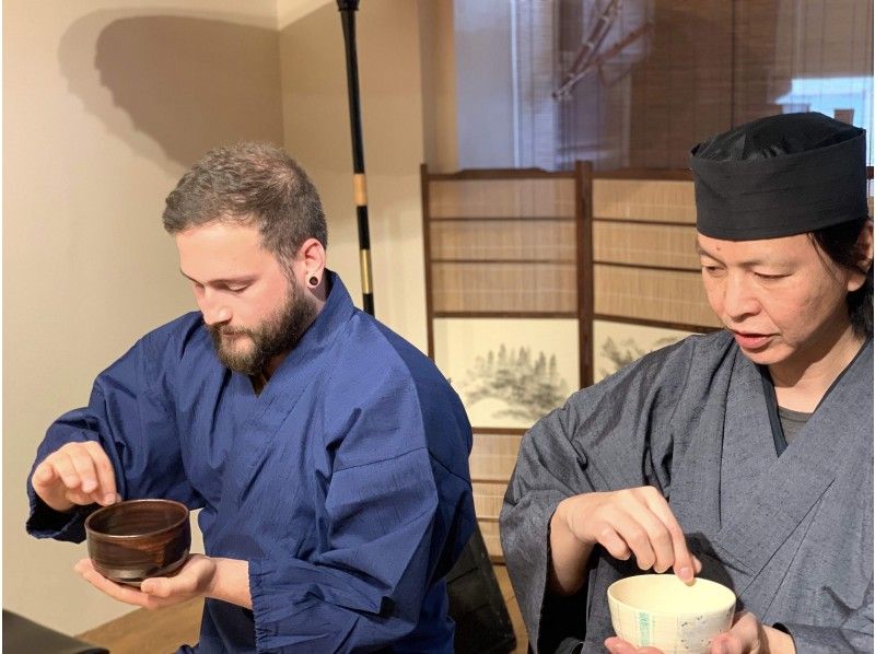 【京都・河原町三条】アクセス抜群！体験本物の茶道体験！自分で作るお抹茶