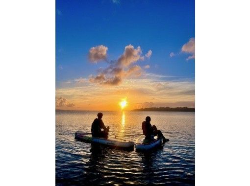 [Okinawa Ishigaki Island] Sunset SUP experience 1.5 hours! Reliable support for beginners and women ♪ Enjoy the spectacular view of the sunset with SUP from the beach of Ishigaki ♪ Photo shooting service!の画像