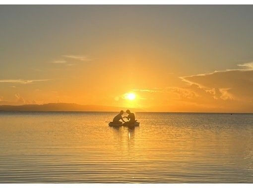 [Discounts available for groups of 4 or more] Sunset SUP experience for 1.5 hours! Support is available for beginners/women! Enjoy the spectacular sunset view from a SUP ♪ Photo shooting service included! の画像