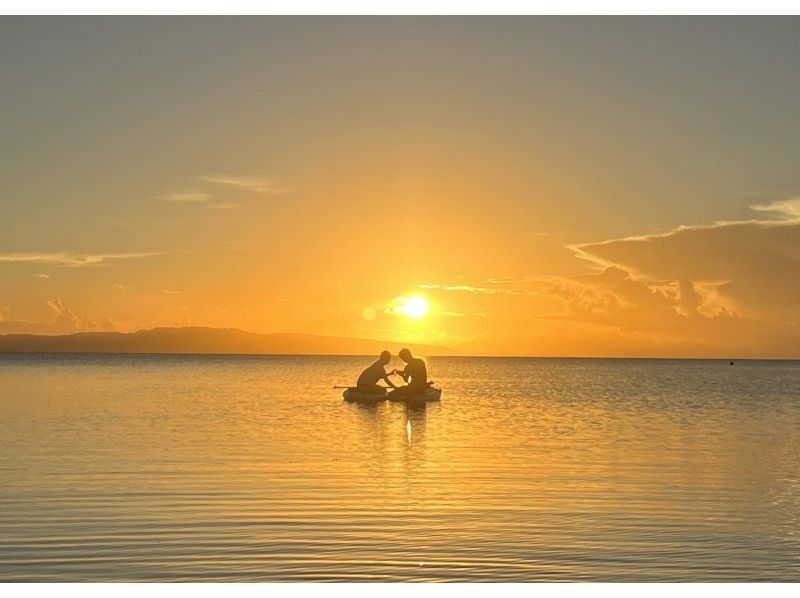 [Okinawa Ishigaki Island] Sunset SUP experience 1.5 hours! Reliable support for beginners and women ♪ Enjoy the spectacular view of the sunset with SUP from the beach of Ishigaki ♪ Photo shooting service!の紹介画像