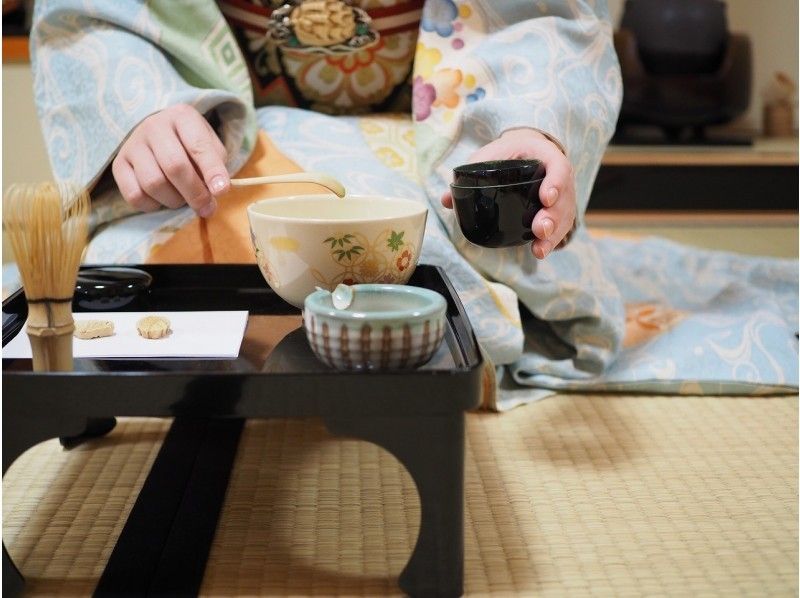 【京都で大人気の常設プログラム】舞妓さんと一緒にお点前体験20分コース