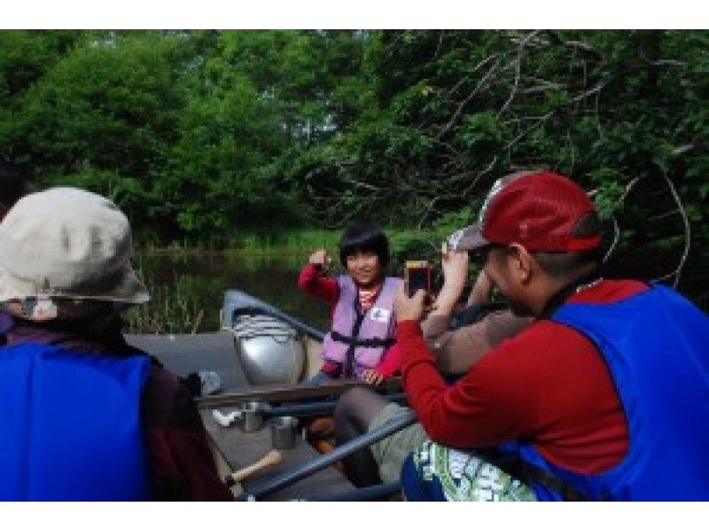 [北海道，屈斜路]孩子们也可以享受！ s路川源头水边生物搜索和独木舟之旅♪有下午茶时间の紹介画像