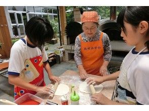 【高知・本山町】お子様も楽しめる！地域の食材を活かした石窯ピザ焼き体験★の画像