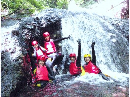 キャニオニングの予約 日本旅行 オプショナルツアー アクティビティ 遊びの体験予約