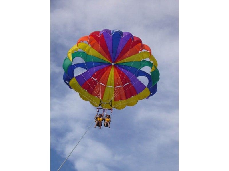 [冲绳濑底岛]滑翔伞拖曳课程[大理石和香蕉船]の紹介画像