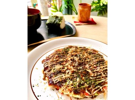【大阪・長堀橋】Osaka Style Okonomiyaki Cooking！英会話をしながらお好み焼き作り♪の画像