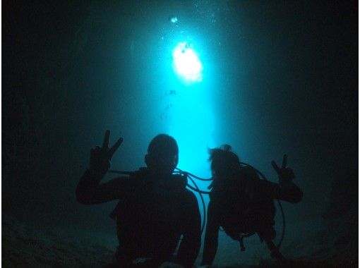[Okinawa Onna Village] Enjoy from age 8 - Sea Walk & Blue Cave Boat Diving Experience with Camera & Towel Rentalの画像