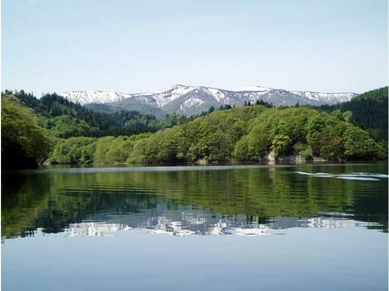 Pleasure-boat on Lake Taihei! Enjoy the seasonal scenery and strolling around the unexplored region [Akita·Kita-akita]の紹介画像