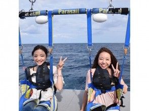 Spectacular parasailing from Naha [with hotel pick-up in Naha] ☆Corona infection countermeasure store☆の画像