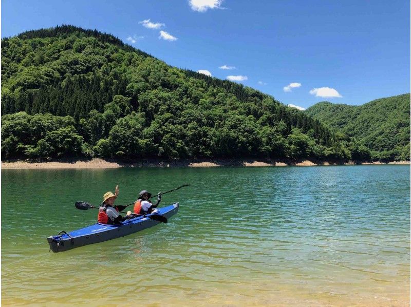 【福井県・九頭竜湖】秋も楽しめる!ゆったり手ぶらで楽しめるカヌー体験&ツアー!4才から参加OK!