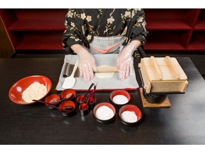 【京都府・京都市】生地から作る生八つ橋づくりとお抹茶体験
