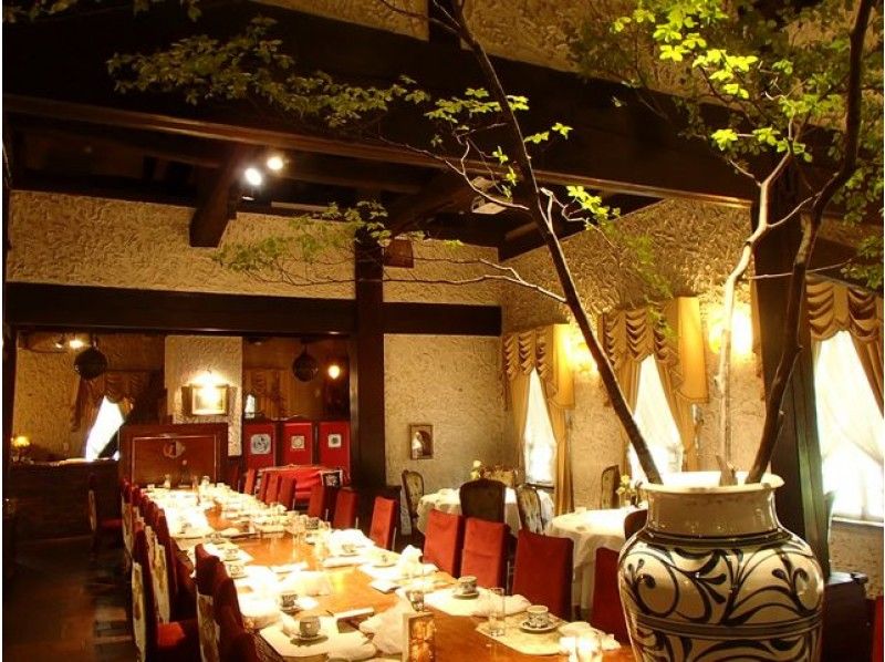 老舗フレンチに舌鼓！秋を感じるバラ園と50万本のコスモス観賞＆東山魁夷記念館見学【14903】