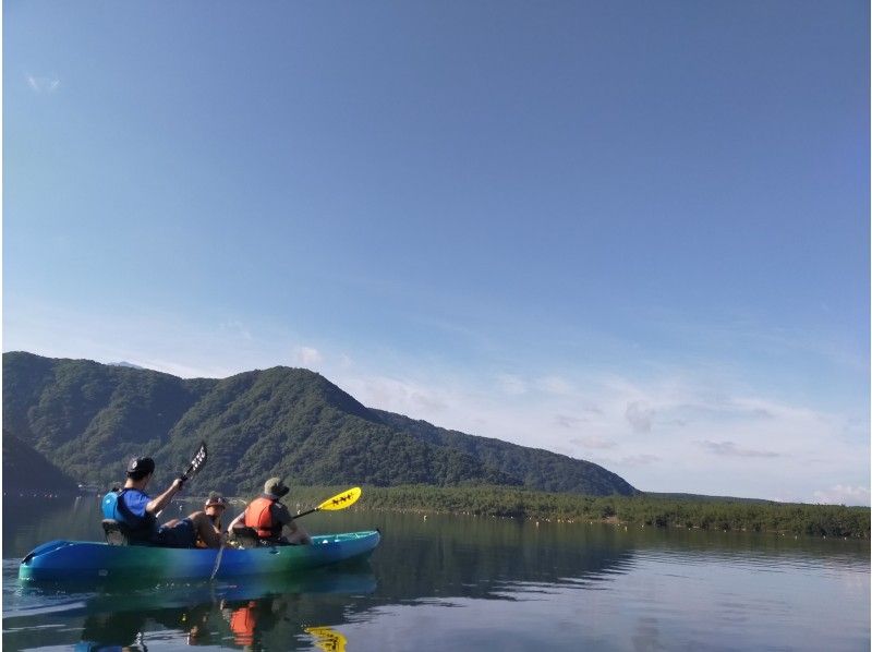 [Yamanashi, Fuji Five Lakes, Lake Saiko, Kayaking] Dogs are welcome! A 120-minute Kayaking experience on Lake Saiko that is full of attractions and allows you to enjoy the lake to the fullest.の紹介画像