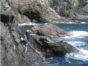 【徳島・美波町】コーステアリング☆海岸線を歩・登・飛・泳しながクリア☆ニューアドベンチャースポーツ！