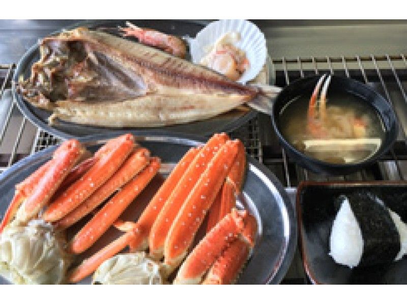 【北海道・札幌発着】流氷砕氷船『ガリンコ号II』乗船体験とズワイガニ足の炉端焼きセットに舌鼓