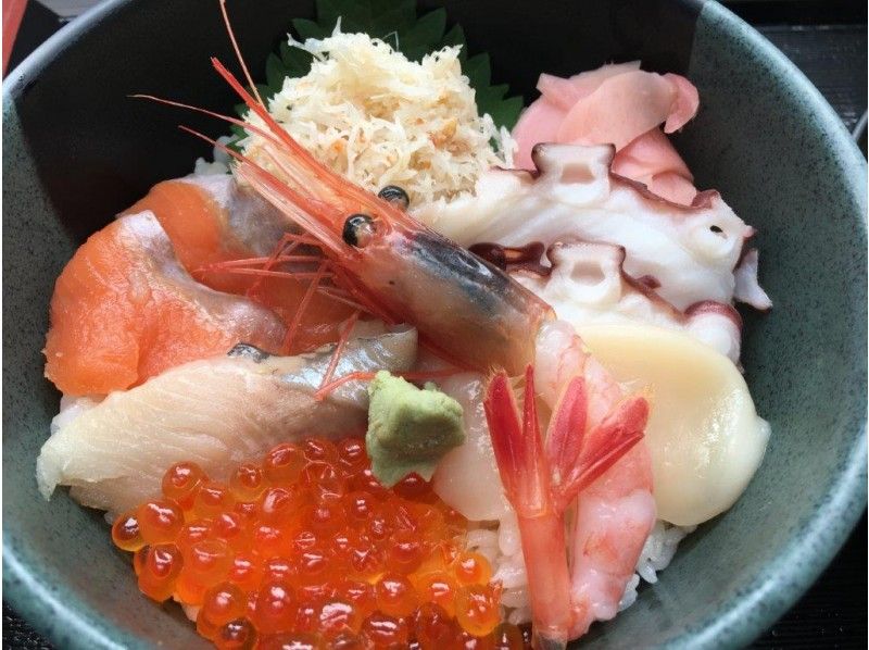 【北海道・札幌発着】流氷砕氷船『ガリンコ号II』乗船体験と海鮮丼に舌鼓