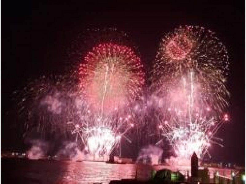 【東京駅集合・バスツアー】東京湾・浦安芸術花火祭・釣り船観覧クルーズ【15139】