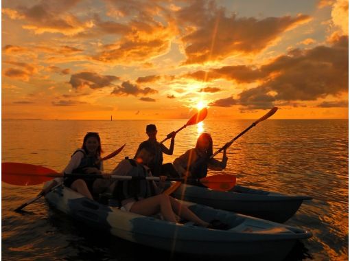 SALE! Sunset + Mangrove Kayak Tour [Group Discount] ★ Great value for groups of 4 or more! Free photos of popular tours for girls' trips! Conveniently located in the central part of the main islandの画像