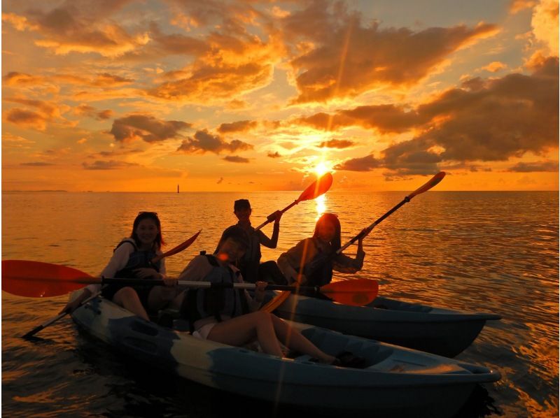 SALE! Sunset + Mangrove Kayak Tour [Group Discount] ★ Great value for groups of 4 or more! Free photos of popular tours for girls' trips! Conveniently located in the central part of the main islandの紹介画像