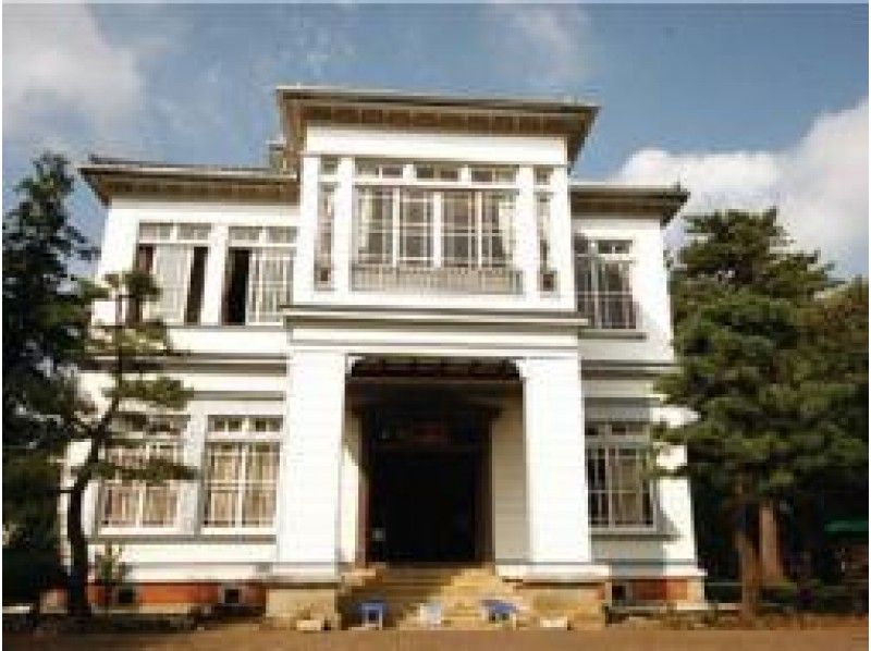 創業130年鈴木屋のあなご弁当付♪習志野駐屯地空挺館(旧御馬見所)特別公開と建築めぐり【15061】