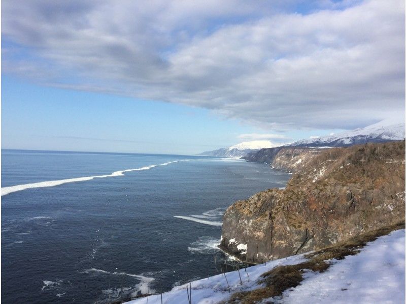 【北海道・知床】知床ウトロ冬の森歩き絶景スノーシューイングツアー【無料送迎付き】