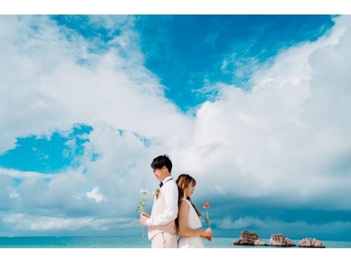 [Okinawa Main Island] Wedding photos on the beach! All data provided, high quality & affordable price, for more details, available 24 hours a day on our official LINEの画像