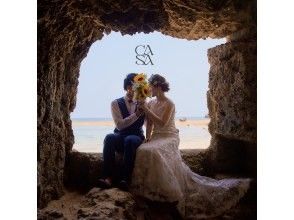 ドレス100着以上からフリーセレクト！沖縄中部のビーチでプロカメラマンが撮影！ウェディングフォトなら当店にお任せください