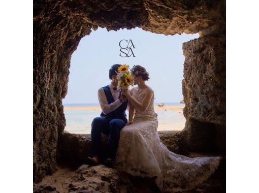 ドレス100着以上からフリーセレクト！沖縄中部のビーチでプロカメラマンが撮影！ウェディングフォトなら当店にお任せくださいの画像