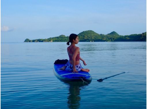 [Ishigaki Island] Private SUP yoga experience for one group! Relaxing SUP yoga on a quiet beachの画像