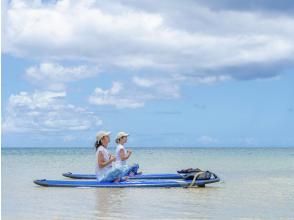 [Ishigaki island SUP yoga] Relaxing SUP yoga experience in the Ishigaki blue sea! Let's enjoy slowly with a completely private system for one group per dayの画像