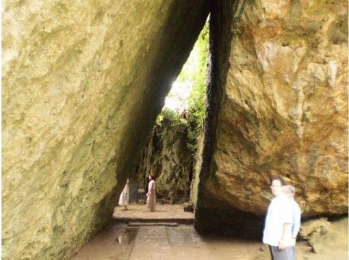 沖縄 那覇発着 パワースポット巡り 世界遺産群 斎場御嶽 久高島 ガイドツアー アクティビティジャパン