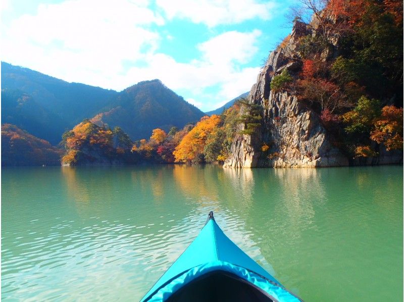 【関東／冬桜名所近郊】穴場！秋の紅葉カヌーカヤック探検クルーズ☆渓谷の湖中島◎たっぷり☆埼玉群馬県境