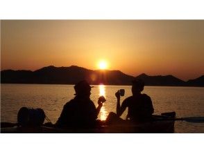 [Kagawa/Sanuki] Summer only! Kayaking the Seto evening sun Sunset Sea kayak