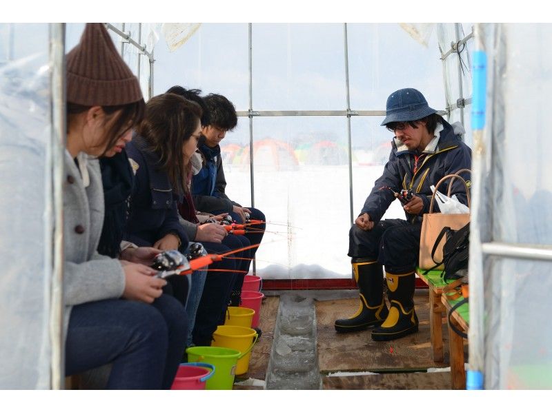 【北海道・札幌】札幌市内・あいの里で楽しむワカサギ釣り体験(午後便・最寄駅より送迎あり)