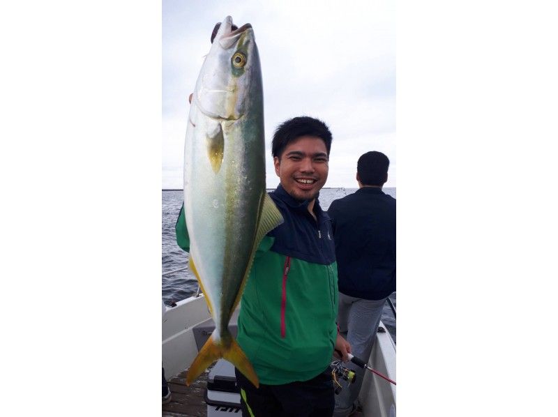 初心者、女性歓迎!青物便(ブリ、ワラサ、イナダ、大サバ) 乗合い船!釣った魚を食べれるお店も紹介可