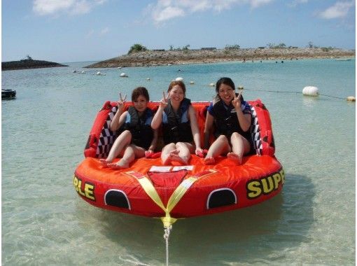 [冲绳]适合8岁以上的人玩耍！海上漫步和海上运动 2 种套装，附带照片数据服务の画像