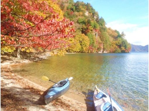 【関東／栃木日光／中禅寺湖】紅葉★名所で レイクカヌー カヤック体験 ツアー　◎秋の自然たっぷり満喫ロングツーリング（乗船1日相当）の画像