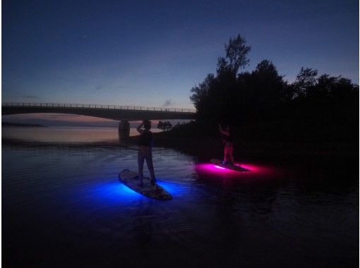 【沖縄・石垣島】サンセット＆ナイトSUP！海の上から眺める夕日は感動！LED付SUP`ボードの画像